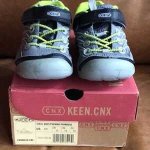Keen toddler size 11 tennis shoes